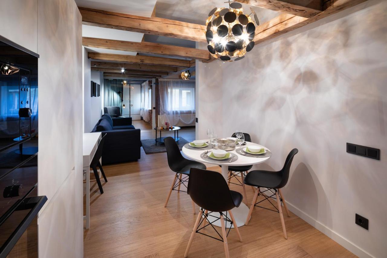 Merkela Loft Apartment Beside Vermanes Park รีกา ภายนอก รูปภาพ