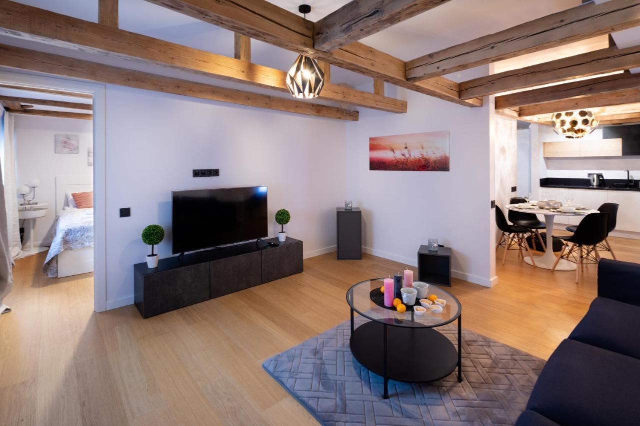 Merkela Loft Apartment Beside Vermanes Park รีกา ภายนอก รูปภาพ